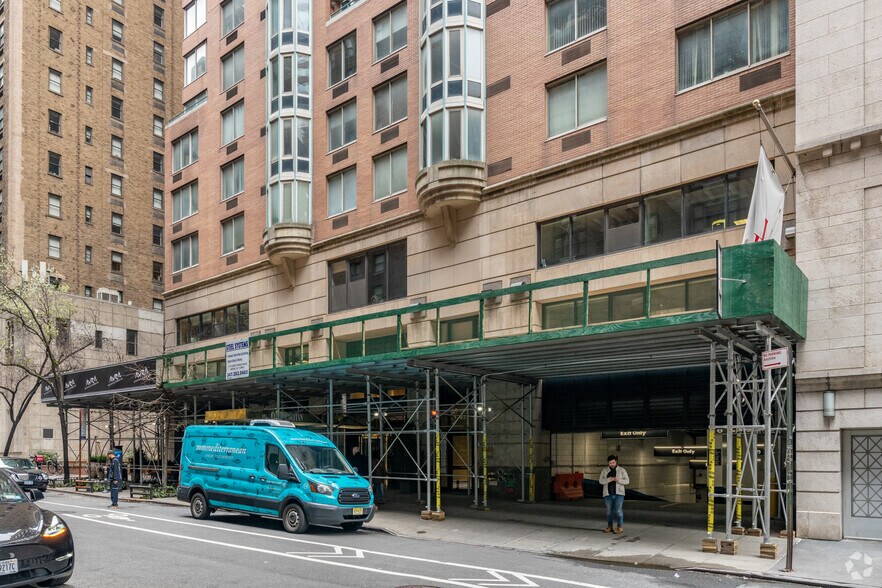 More Photos Of 145 E 48th St, New York Apartments For Sale