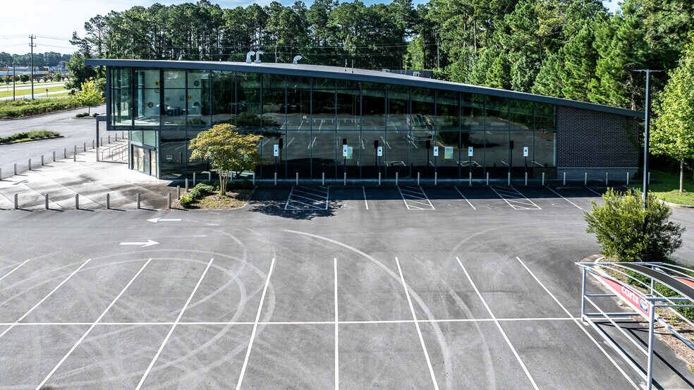 More Photos Of 553 US-70 W, Havelock Freestanding For Lease