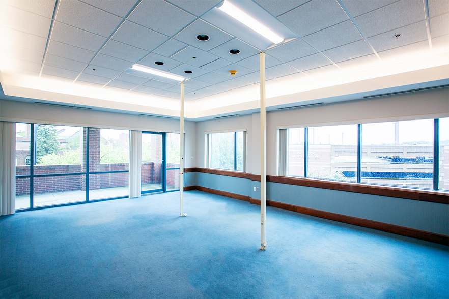 More Photos Of 10 George St, Lowell Medical For Lease