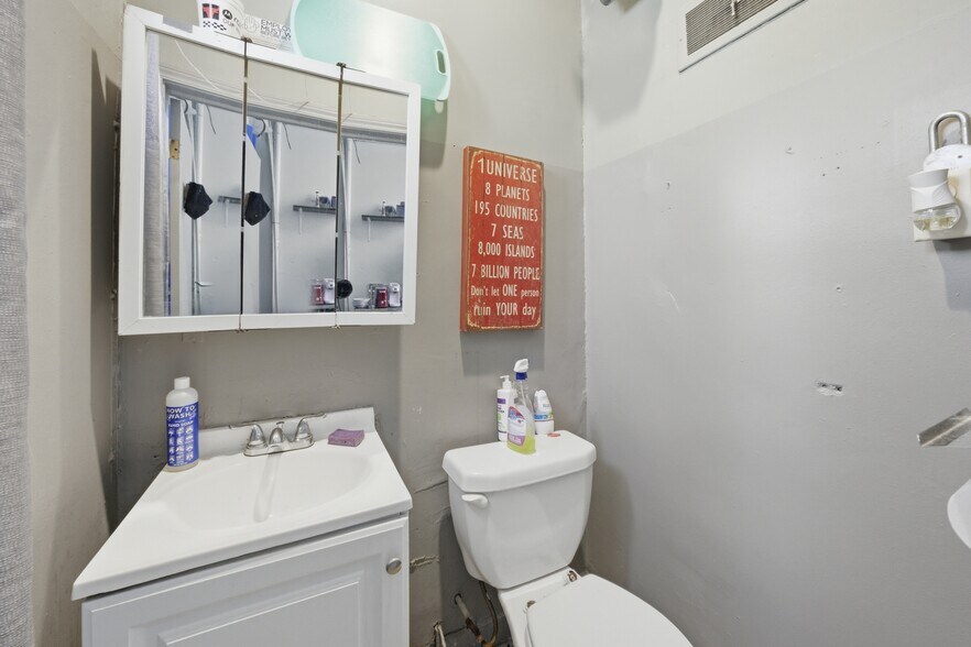 More Photos Of 5946 W Diversey Ave, Chicago Storefront Retail Office For Sale