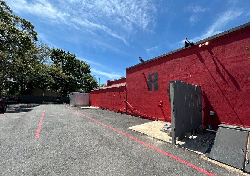 More Photos Of 742-746 Middle Country Rd, Selden Freestanding For Sale