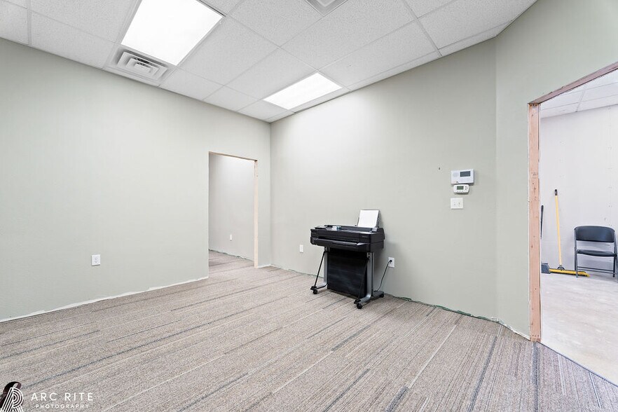 More Photos Of 5820 66th St, Lubbock Storefront Retail Office For Sale
