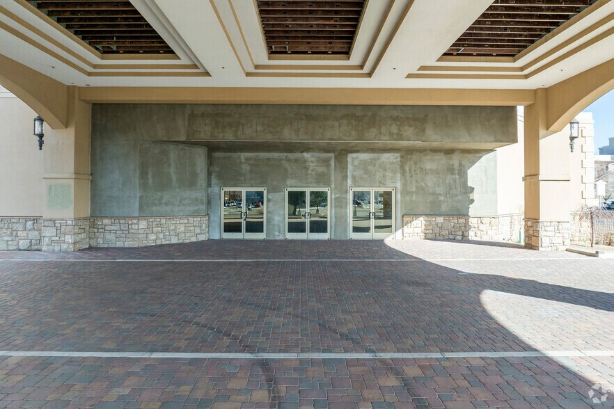 More Photos Of 600 S Carson St, Carson City Hotel For Sale