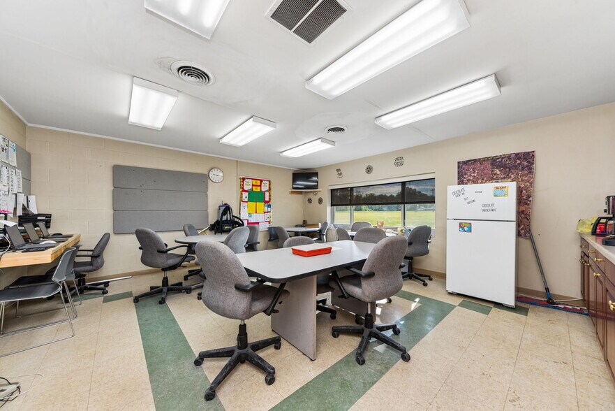 More Photos Of 675 W Plane St, Bethel Freestanding For Sale
