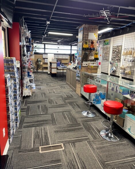 More Photos Of 121 S State St, Belvidere Flex For Sale