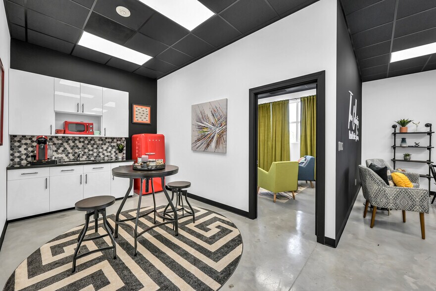 More Photos Of 525 Woodland Square Blvd, Conroe Coworking Space