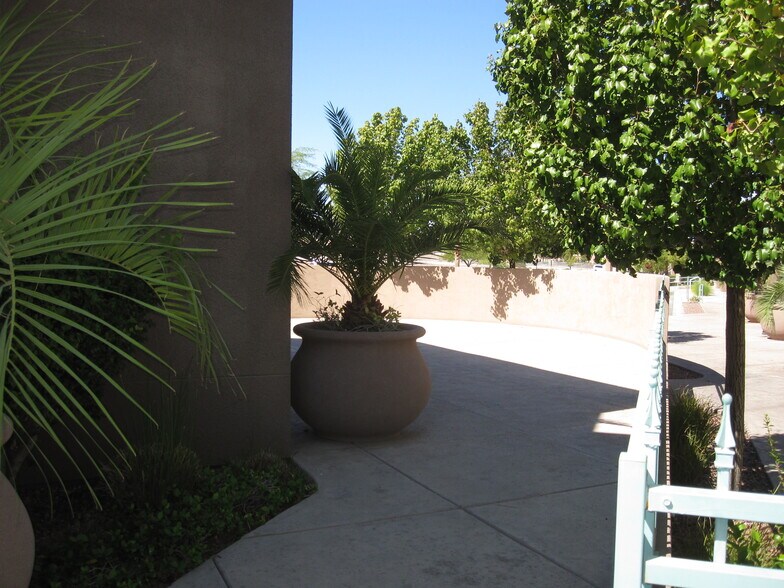 More Photos Of 1720 W Horizon Ridge Pky, Henderson Storefront Retail Office For Lease