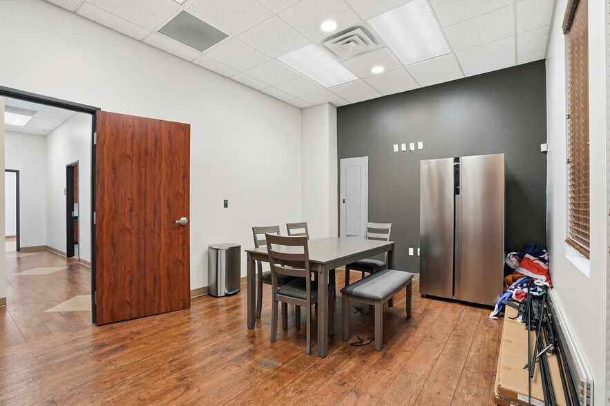 More Photos Of 2950 W Camp Wisdom Rd, Grand Prairie Medical For Lease