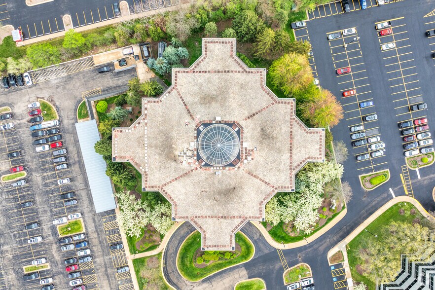 More Photos Of 1 TransAm Plaza Dr, Oakbrook Terrace Office For Sale