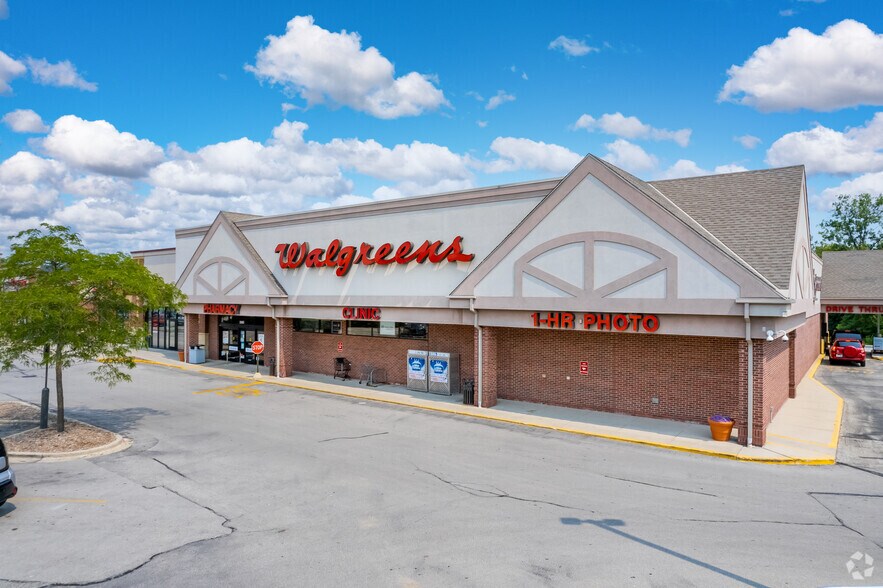 More Photos Of 2931 S Chicago Ave, South Milwaukee Supermarket For Lease