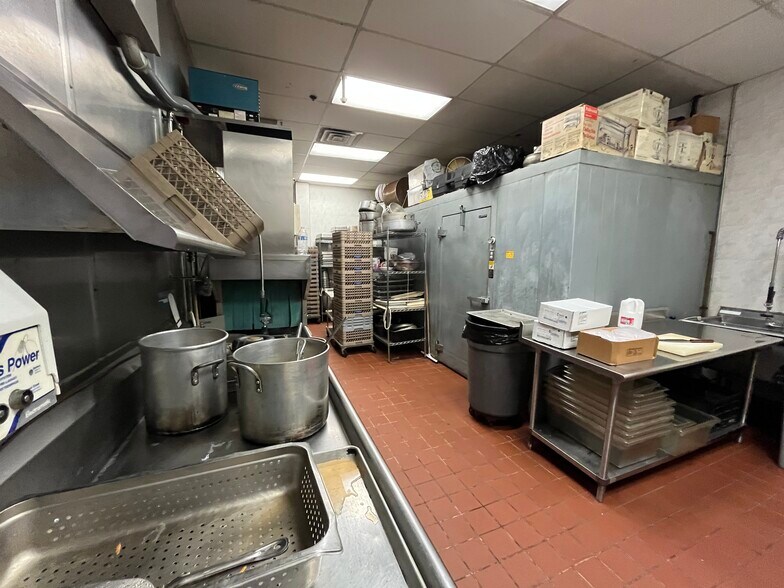 More Photos Of 3237 S Harlem Ave, Berwyn Specialty For Sale