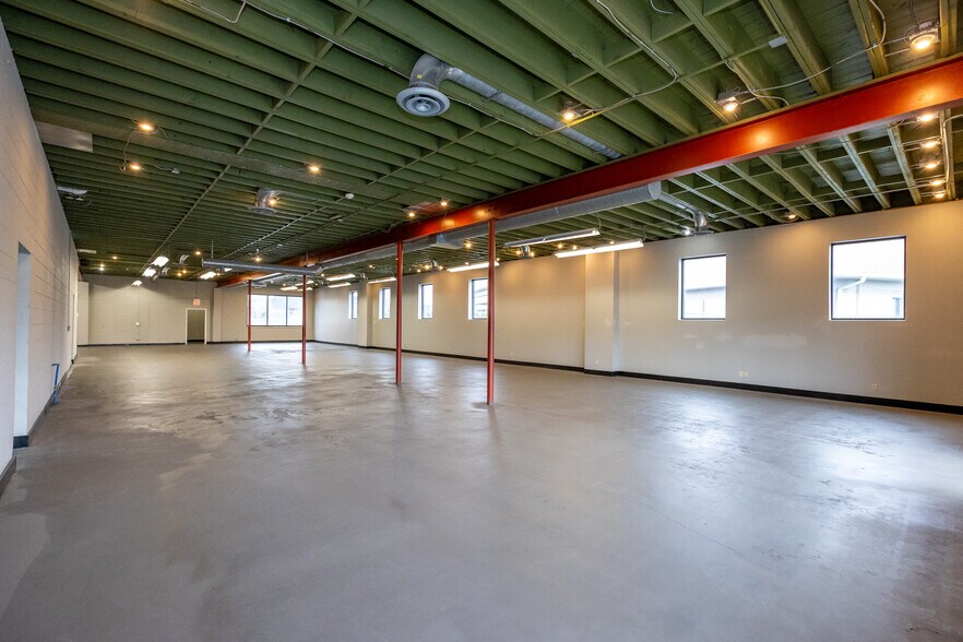 More Photos Of 1728 W 16th St, Indianapolis General Retail For Lease