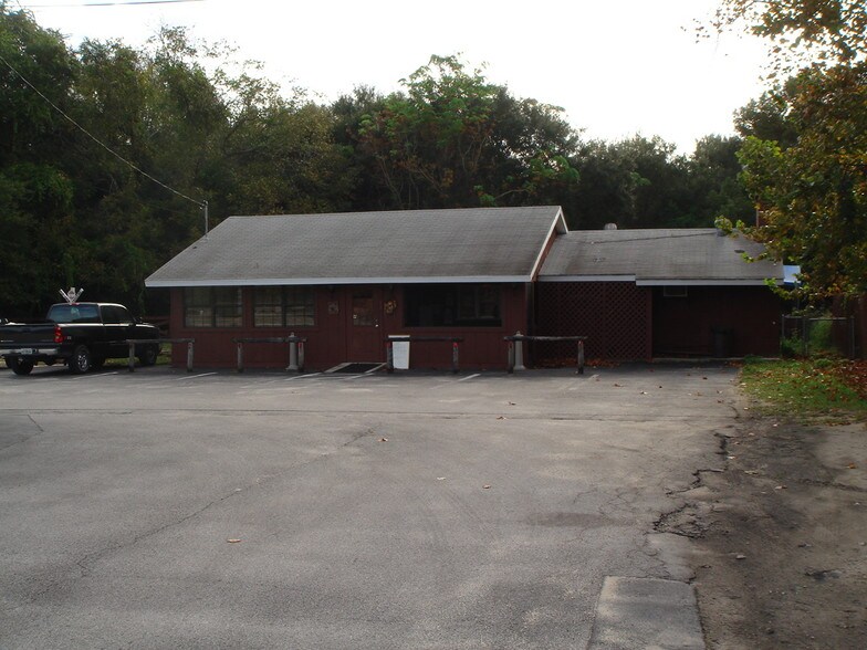 Primary Photo Of 41100 State Road 19, Umatilla Restaurant For Sale