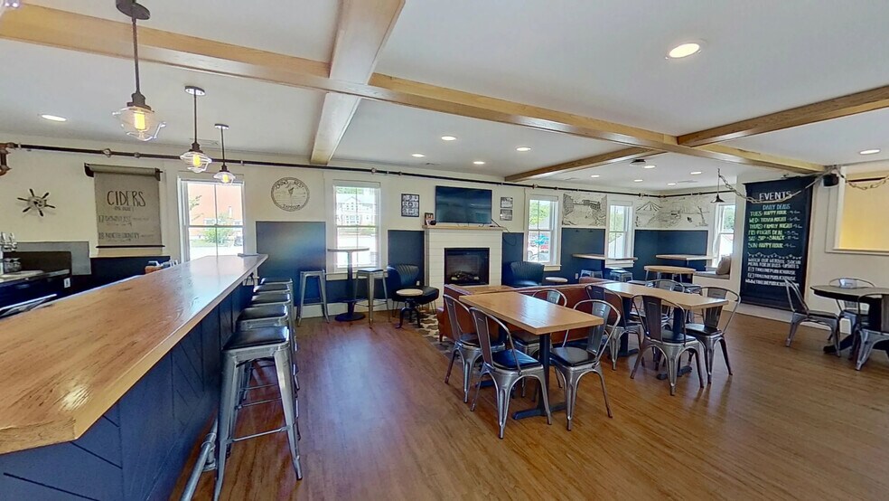 More Photos Of 15 Newmarket Rd, Durham Freestanding For Sale