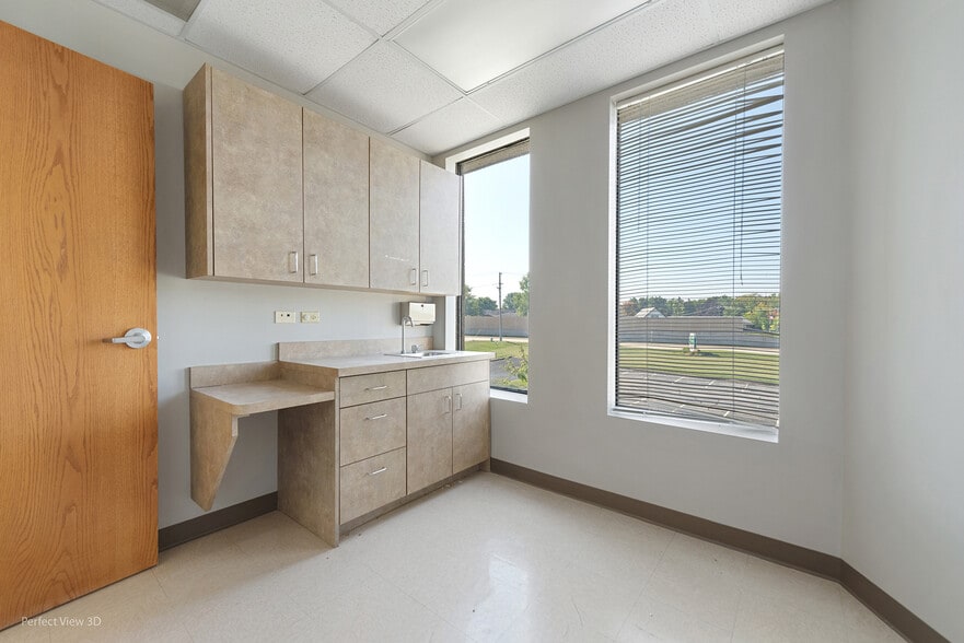 More Photos Of 507 W Kendall Dr, Yorkville Medical For Lease