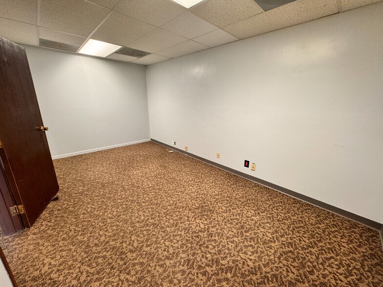 More Photos Of 95 E Main St, Carrollton Office For Sale