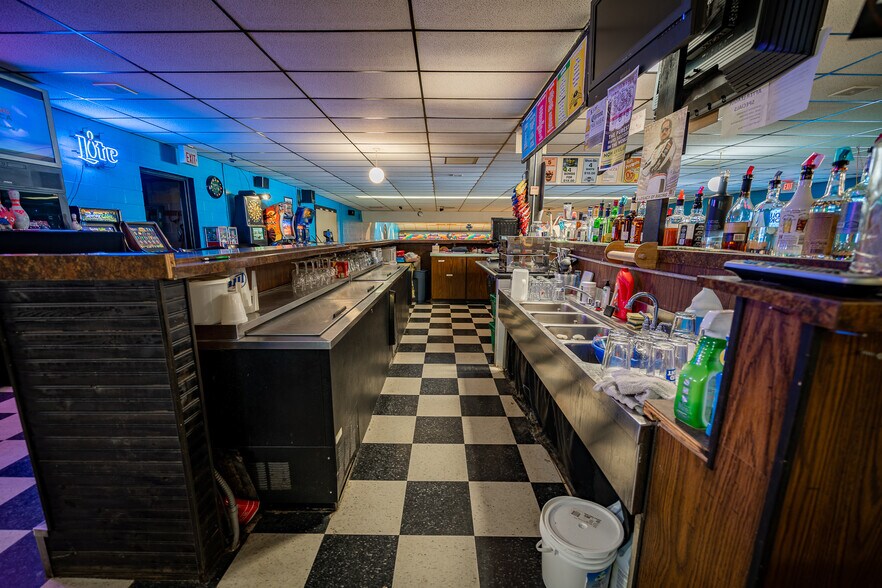 More Photos Of 675 Grant St, Winneconne Bowling Alley For Sale