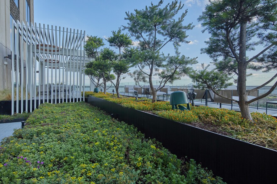 More Photos Of 945 E Paces Ferry Rd NE, Atlanta Office For Lease