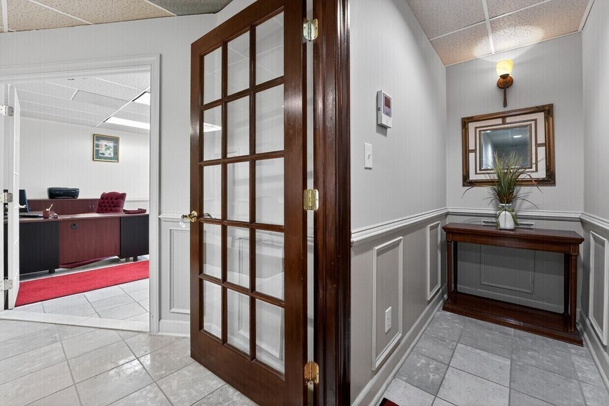 More Photos Of 12100-12128 Heritage Park Cir, Silver Spring Medical For Sale