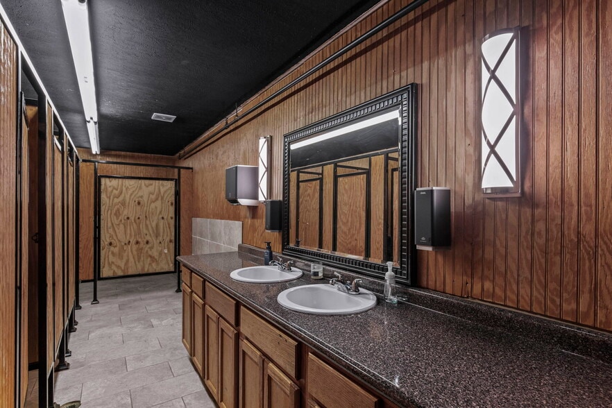 More Photos Of 110 E South St, Jackson Bar For Sale