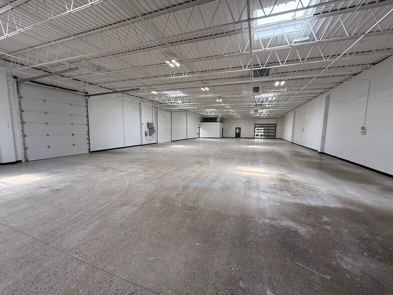 More Photos Of 11574 E Gondola St, Sharonville Warehouse For Lease