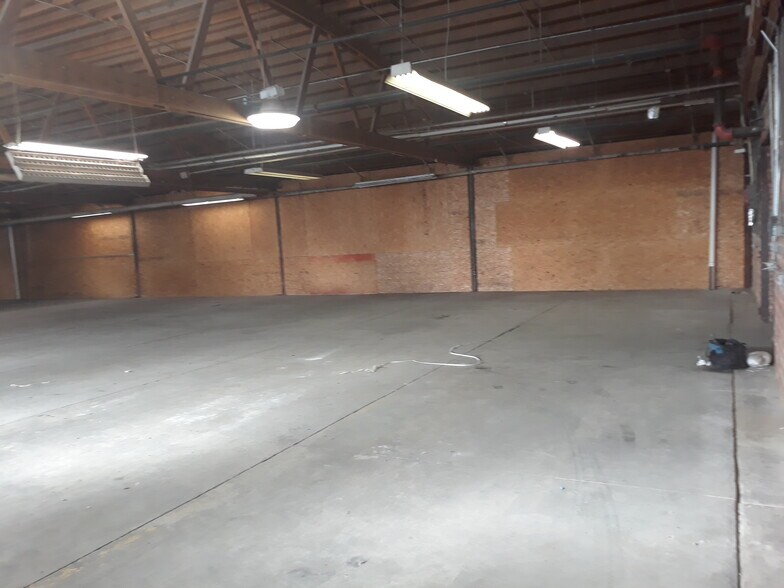 More Photos Of 933 N Cicero Ave, Chicago Warehouse For Lease