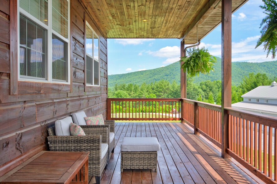 More Photos Of 639 Wagon Wheel Rd, Elk Creek Lodge Meeting Hall For Sale