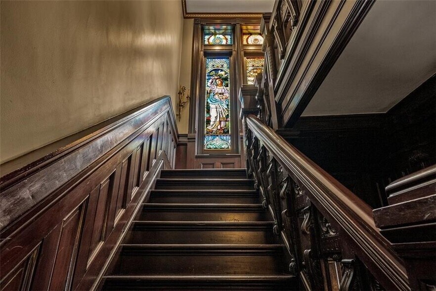 More Photos Of 809 Hall St, Saint Joseph Hospitality For Sale