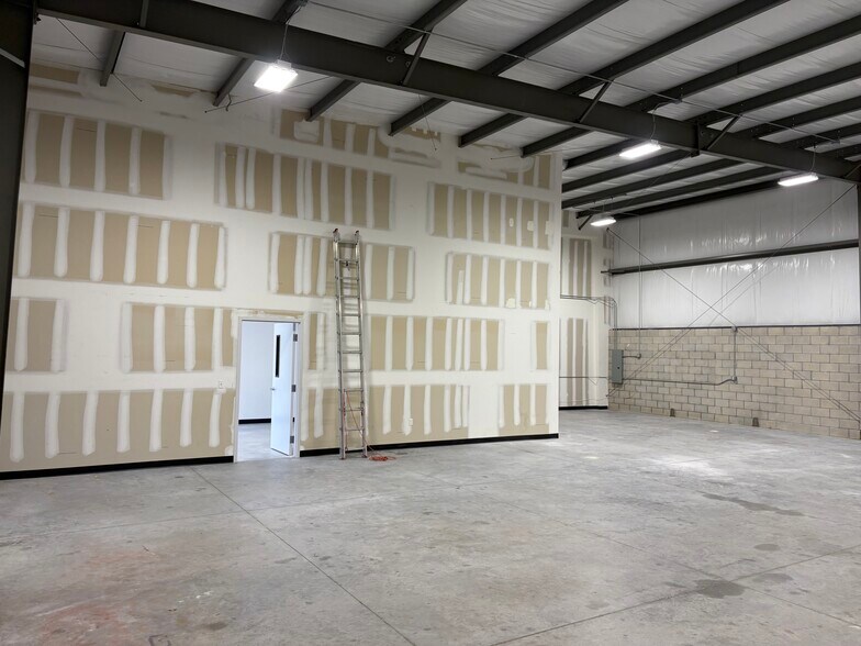 More Photos Of 715 Golden Spike Ln, Sanford Warehouse For Lease