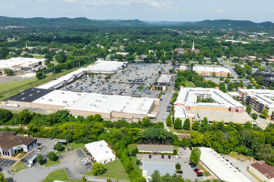 More Photos Of 7113 Peach Ct, Brentwood Medical For Lease