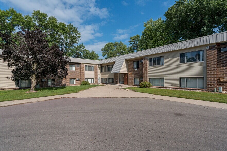 Primary Photo Of 3200 S Maple Ave, Slayton Apartments For Sale