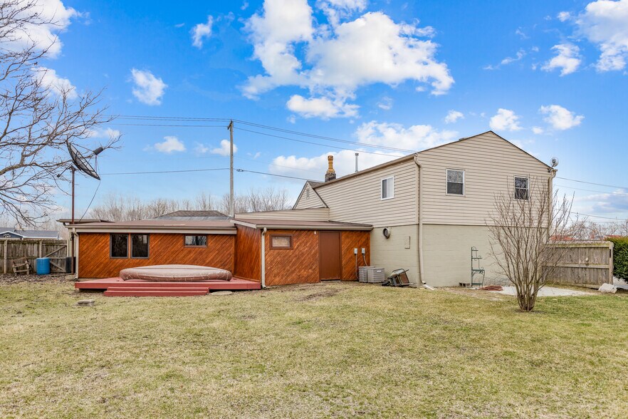 More Photos Of 8621 US Hwy 12, Richmond Bar For Sale