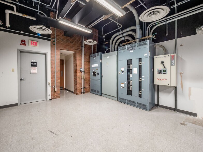 More Photos Of 195 N Grant Ave, Columbus Office For Sale