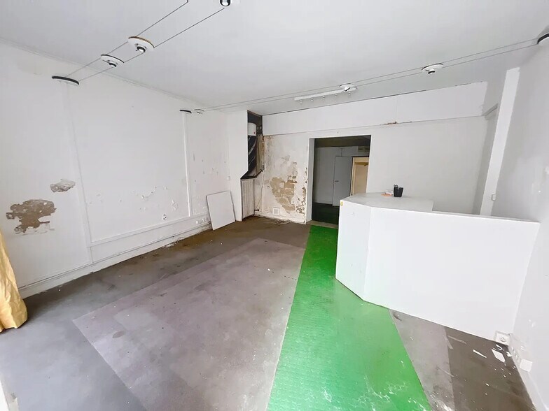 More Photos Of 29 Rue De Tournon, Paris General Retail For Sale
