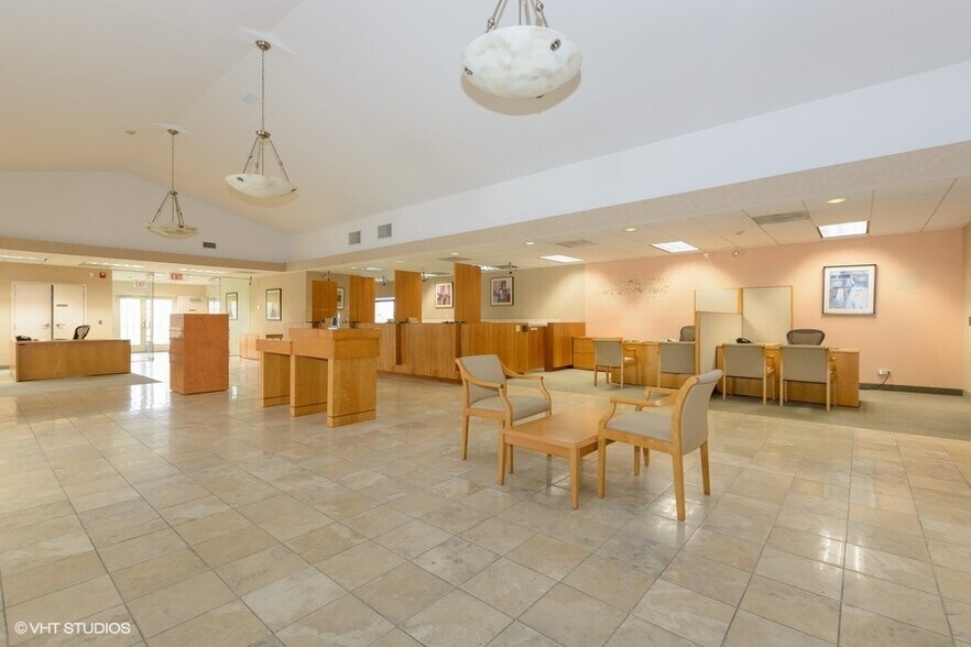More Photos Of 275 S Roselle Rd, Schaumburg Bank For Sale