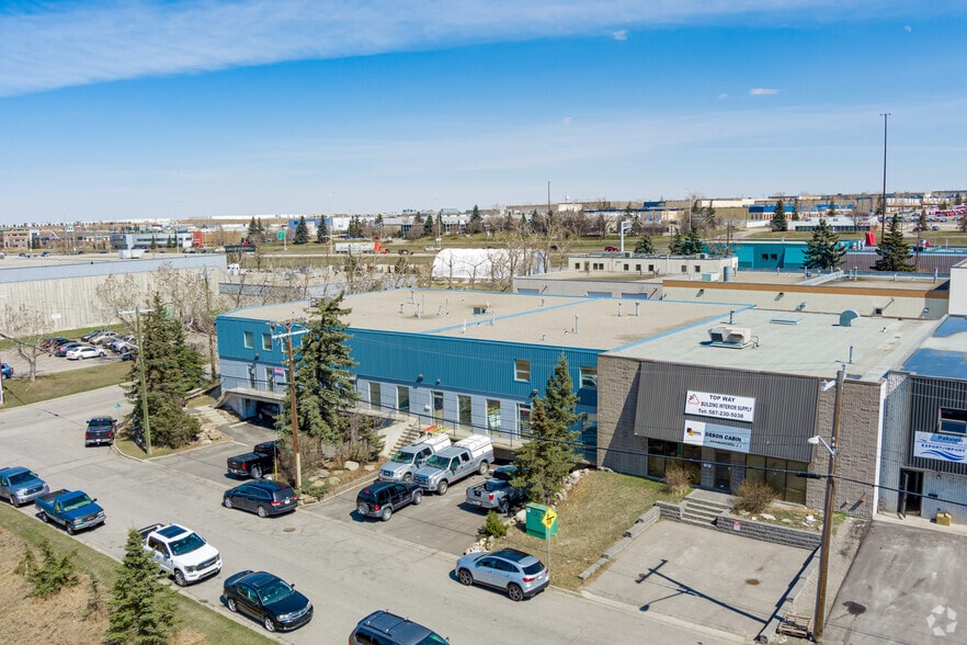 More Photos Of 3-9 Skyline Cres NE, Calgary Warehouse For Lease