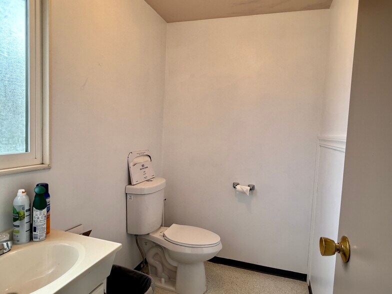 More Photos Of 1910 Bay Ave, Ocean Park Freestanding For Sale