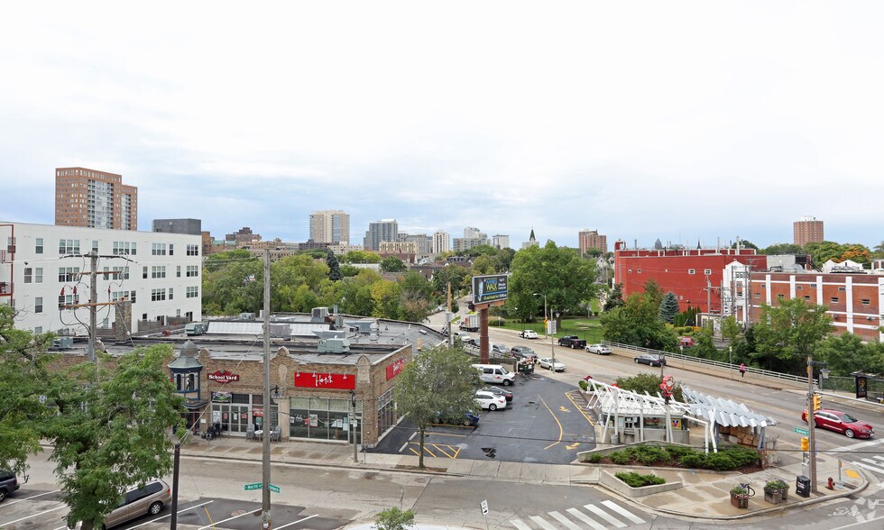 More Photos Of 2310 N Oakland Ave, Milwaukee Apartments For Lease