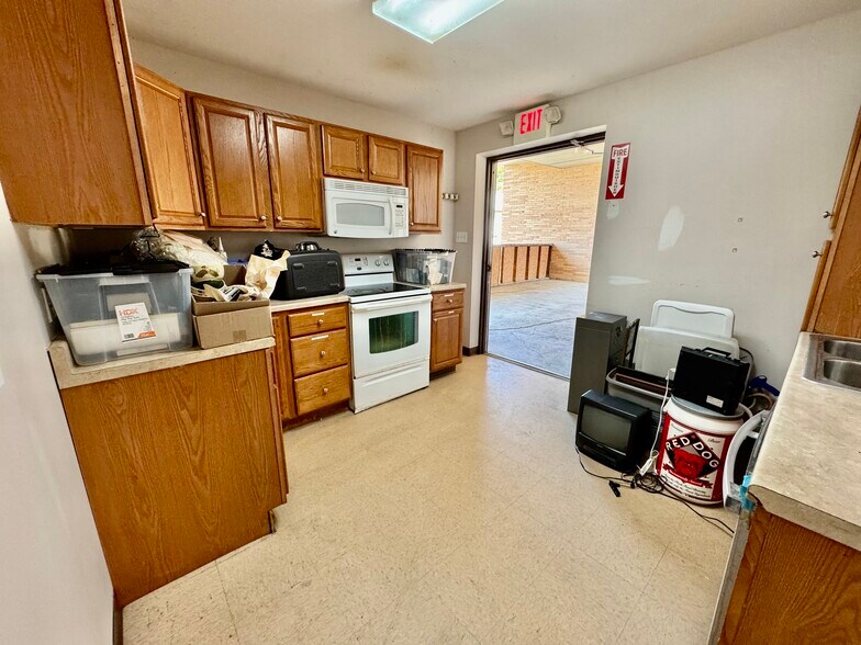 More Photos Of 1015 Main St, Conneautville Office For Sale