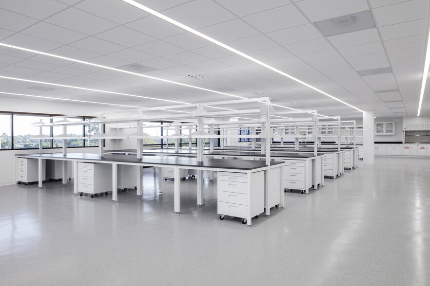 More Photos Of 2051 Palomar Airport Rd, Carlsbad Research And Development For Lease