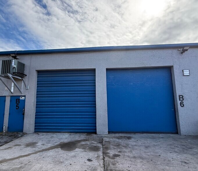 Primary Photo Of 4711 W Hallandale Beach Blvd, Hollywood Auto Repair For Lease