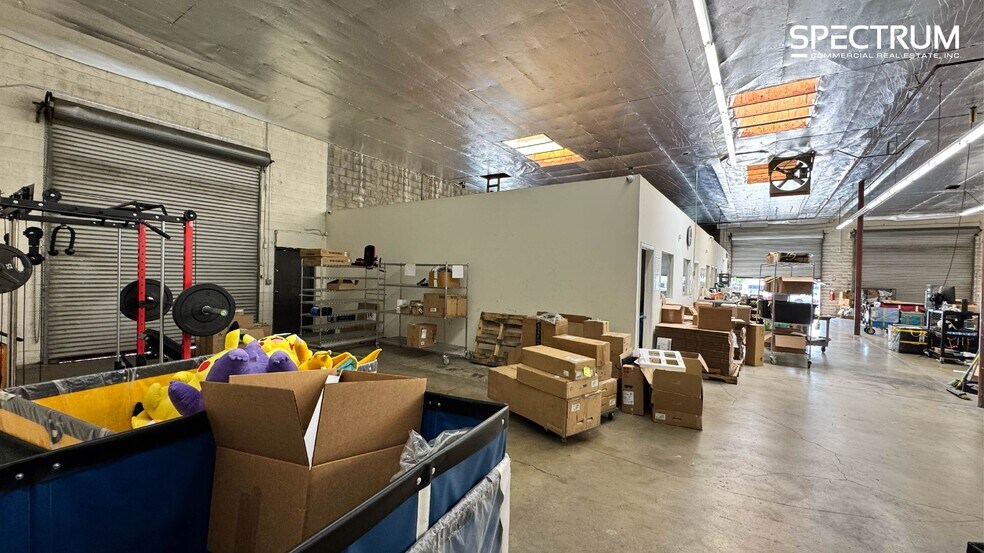 More Photos Of 16125 Cantlay St, Van Nuys Warehouse For Lease