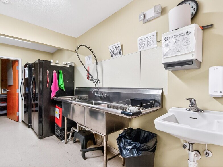 More Photos Of 1480 McNeill Rd, Sanford Flex For Sale