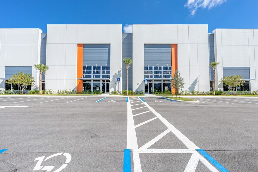 More Photos Of 3055 Burris Rd, Davie Unknown For Lease