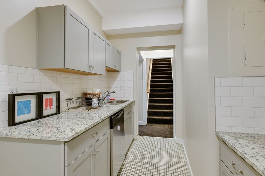 More Photos Of 2124 Dupont Ave S, Minneapolis Loft Creative Space For Lease