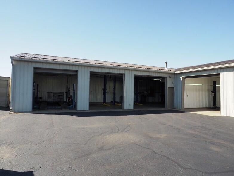 More Photos Of 9430 N Karen Dr, Mooresville Light Distribution For Lease