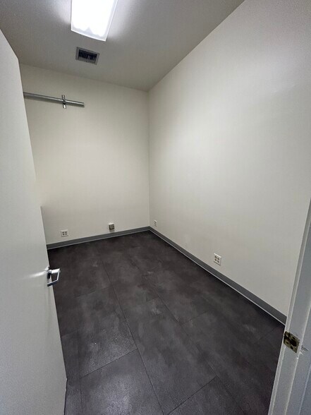 More Photos Of 112-122 S Robertson Blvd, Los Angeles Storefront Retail Office For Sale