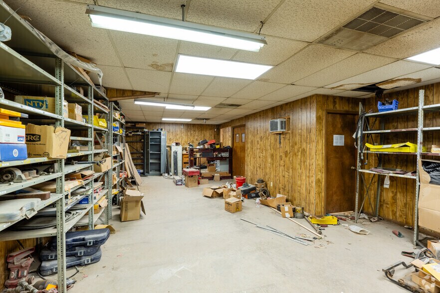 More Photos Of 1550 Laredo Dr, Odessa Warehouse For Sale