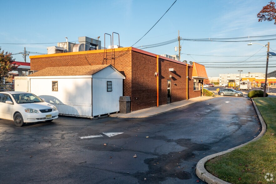 More Photos Of 1006 Stelton Rd, Piscataway Freestanding For Lease