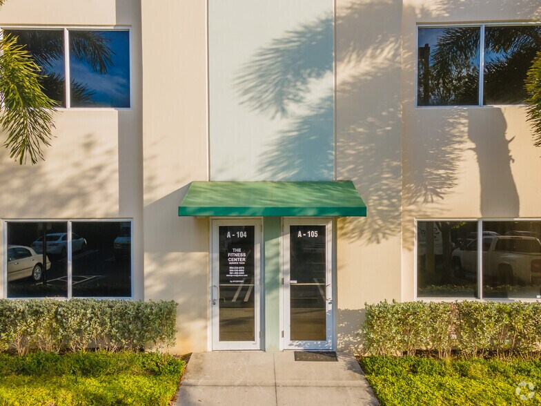 More Photos Of 3677 23rd Ave S, Lake Worth Warehouse For Lease